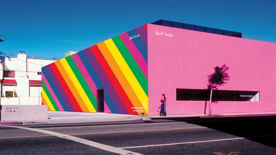 Розовая стена Paul Smith