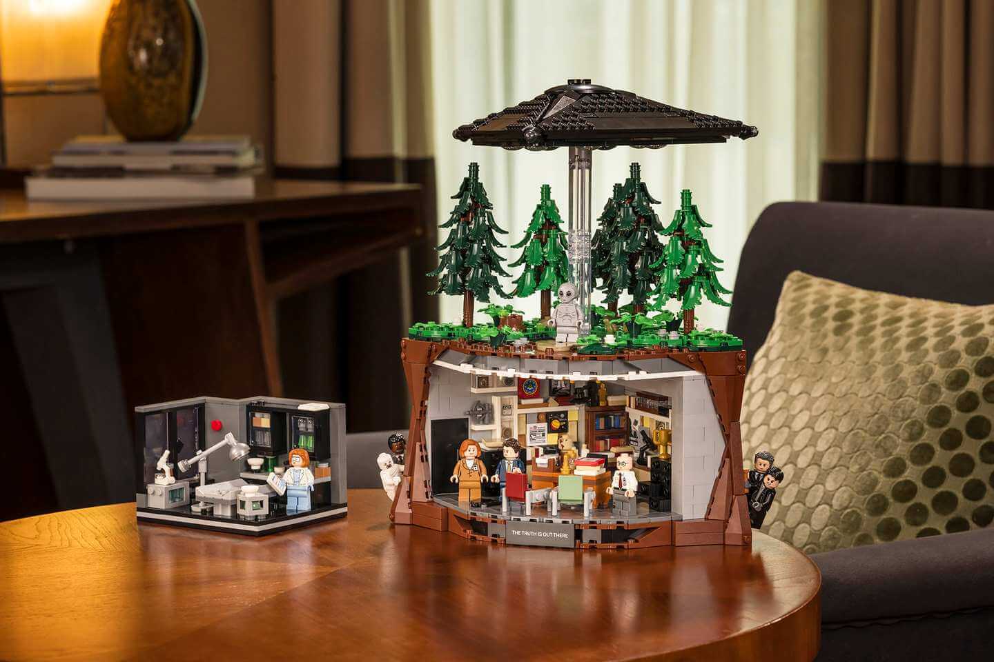 LEGO Ideas The X-Files под номером 21369 состоит из 1478 деталей