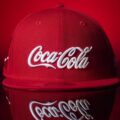 Coca-Cola, New Era и Косукэ Кавамура выпустят коллекцию кепок и футболок