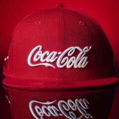 Coca-Cola, New Era и Косукэ Кавамура выпустят коллекцию кепок и футболок