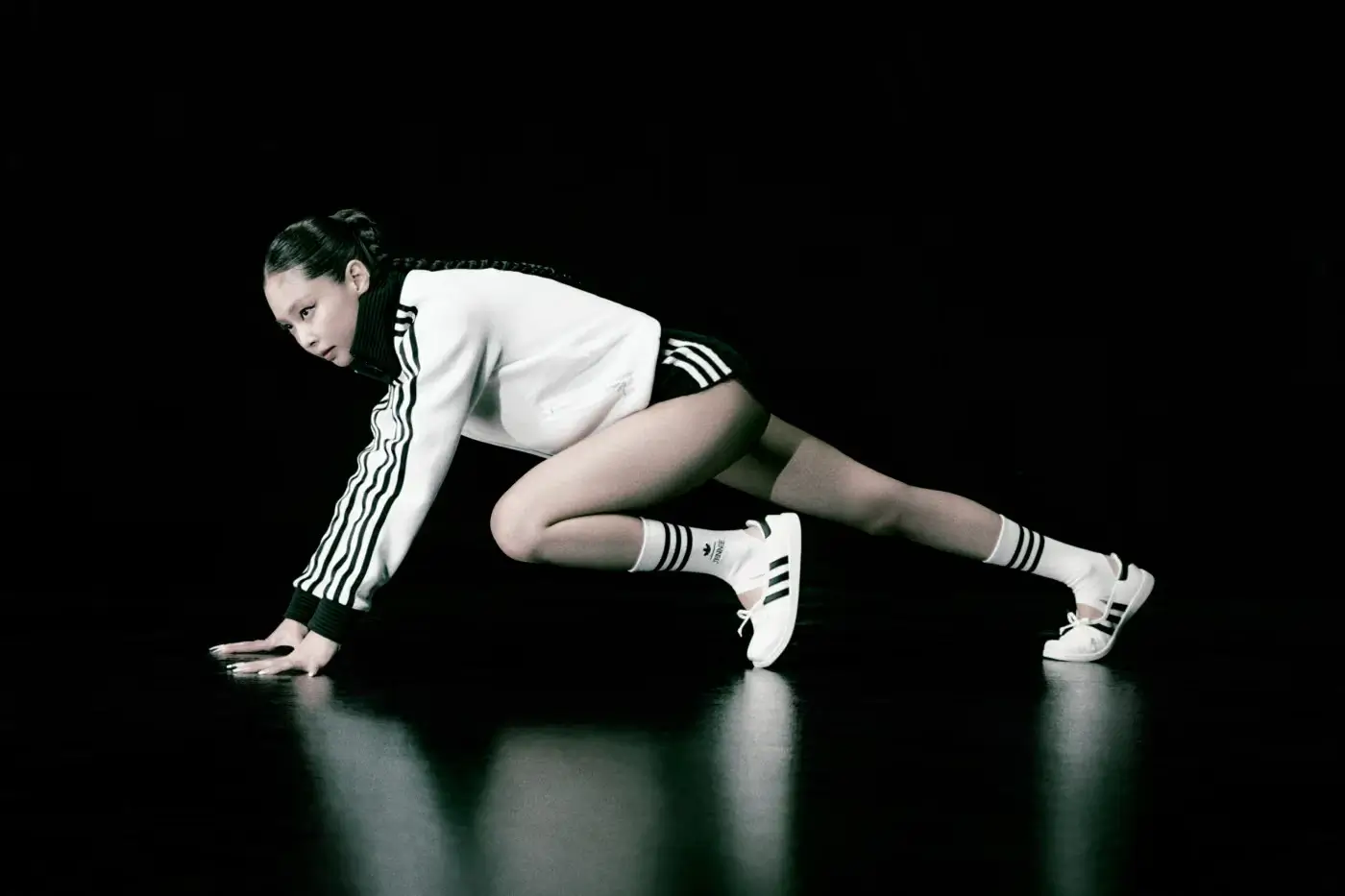 Что вошло в adidas Originals by JENNIE FUNCTIONAL GRACE?
