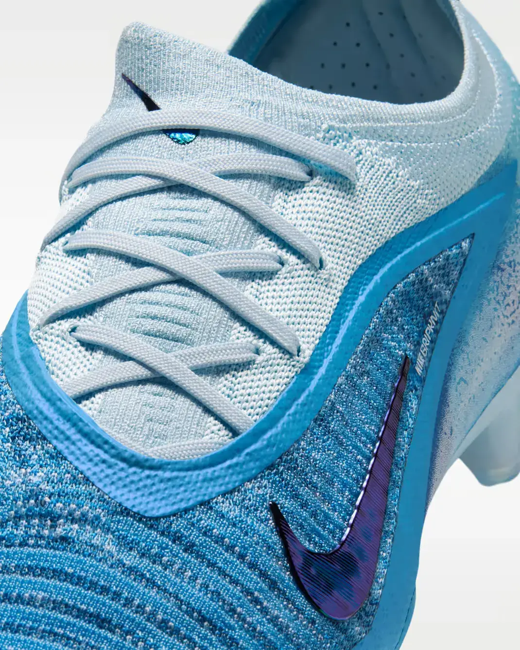 Чем интересны бутсы Холанда от Nike