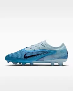 Чем интересны бутсы Холанда от Nike