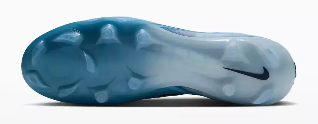Чем интересны бутсы Холанда от Nike