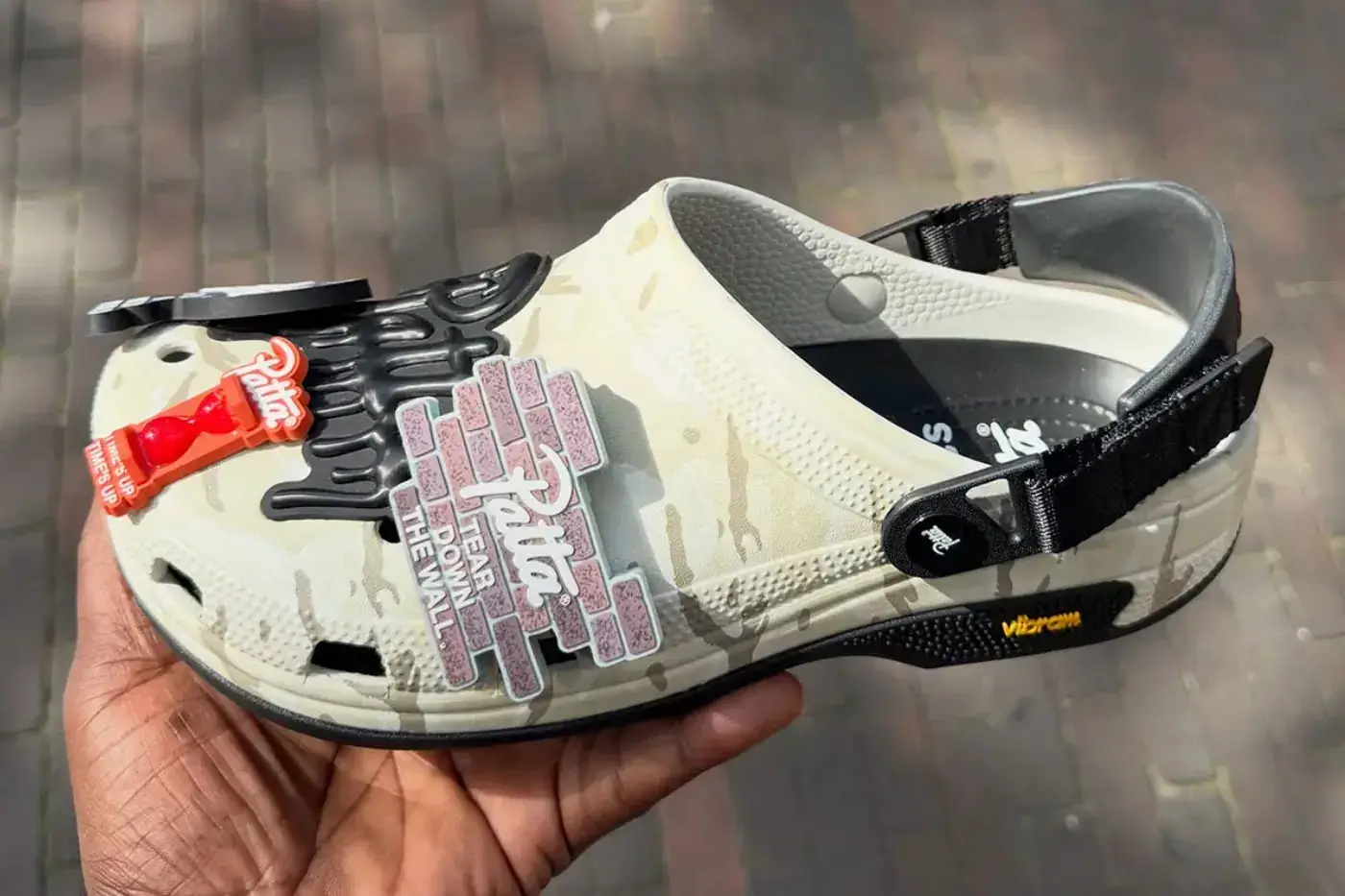 Patta и Crocs показали сабо в цвете пустынный камуфляж