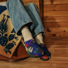 Pendleton и Crocs представили клогсы Nehalem и Tucson с шерстью и утеплённой подкладкой