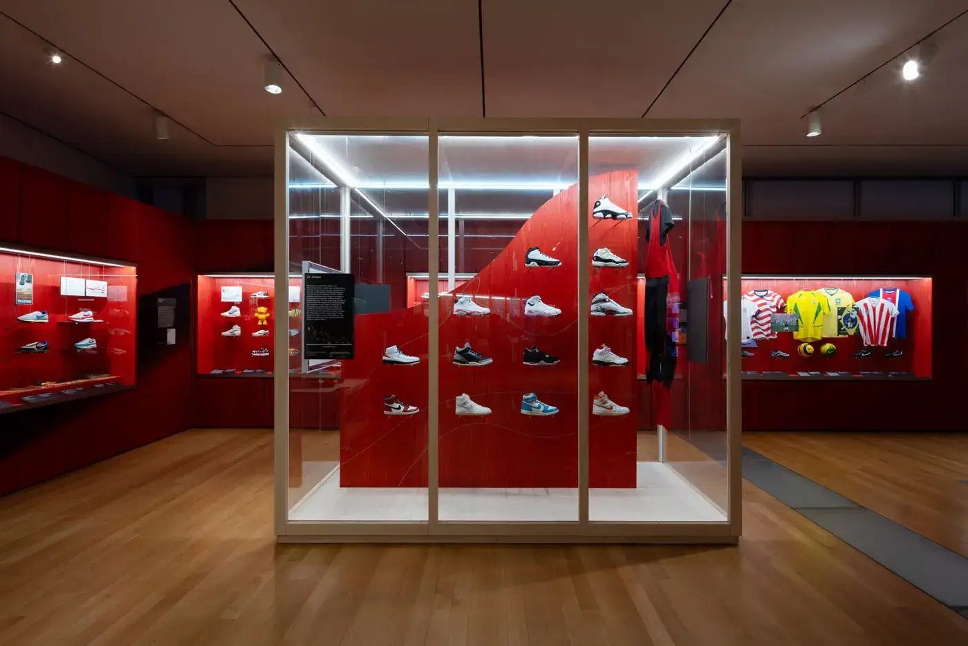 От вафельной подошвы до Air Max