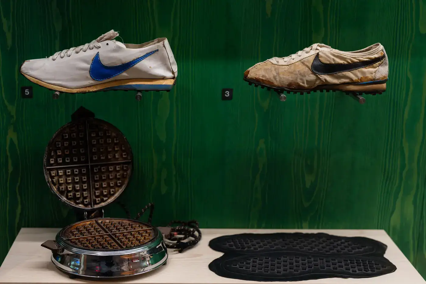 От вафельной подошвы до Air Max
