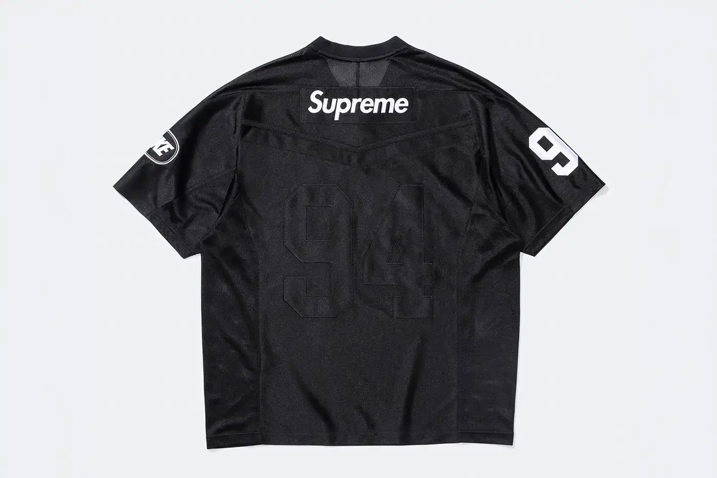 Что вошло в коллекцию Supreme × Nike