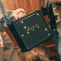 Marshall представила компактную колонку Bromley 150 с подсветкой и звуком 360°