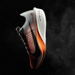 Nike представила Swooshfly — беговые кроссовки с карбоновой пластиной за $145