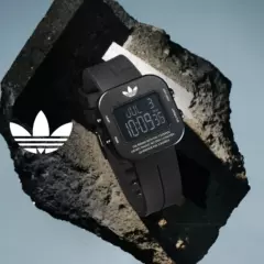 adidas представила часы ADAPTIK ONE — их можно носить на руке или пристегнуть к сумке