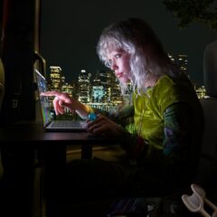 Apple представила первый MacBook Pro с сенсорным экраном