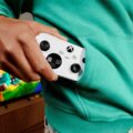 Xbox представила Nano — карманный геймпад весом около 100 граммов