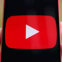 YouTube тестирует ИИ-ответы над обычными результатами поиска